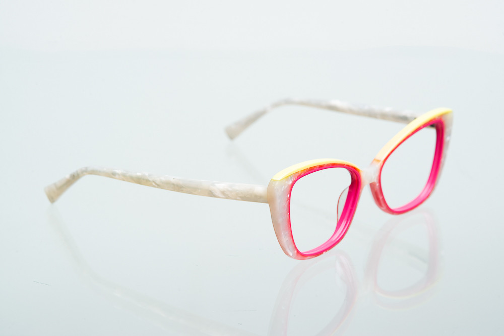 ÓCULOS DE GRAU FEMININO GATINHO SARA PRESOTO | MADREPÉROLA COM DETALHE FRONTAL ROSA E VERDE LIMÃO 